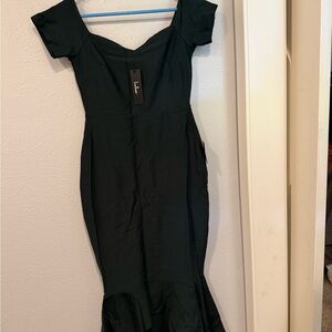 Elegant Green Off-Shoulder Dress